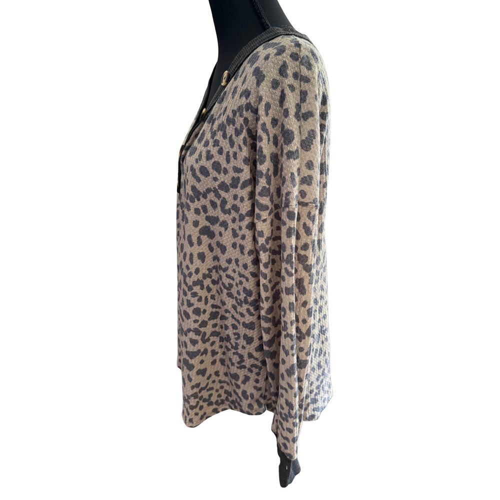 New Leopard Waffle Knit Henley Style V-neck Long Sleeve Top by‎ 7th Ray Sz Sm